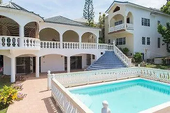 Villa Roma مونتيغو باي فندق