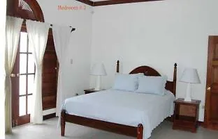 Villa Roma مونتيغو باي 3*,